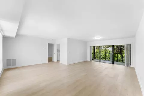 1040 Homewood Blvd #L202, Delray Beach, FL 33445