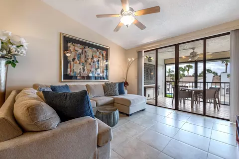 7485 Glendevon Ln #1107, Delray Beach, FL 33446