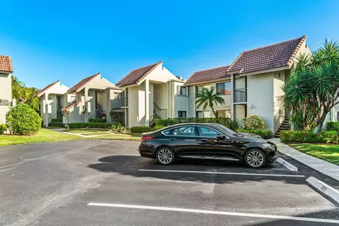 5589 Fairway Park Dr #202, Boynton Beach, FL 33437