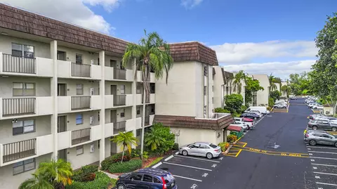 6080 NW 44th St #408, Lauderhill, FL 33319