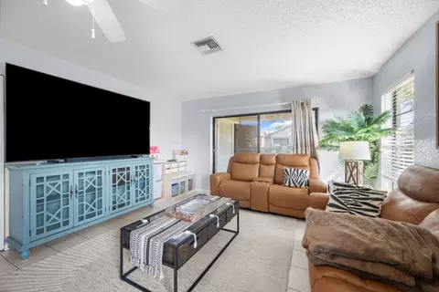 197 SE 1st Cir #15B, Boynton Beach, FL 33435