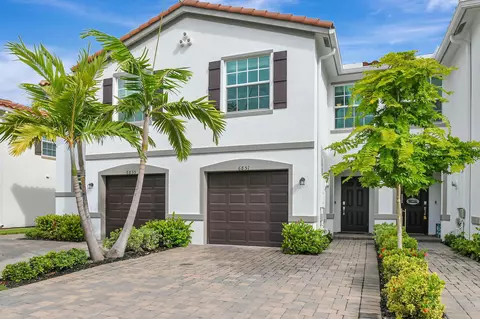 6851 Broadwater Ln, Lake Worth, FL 33467