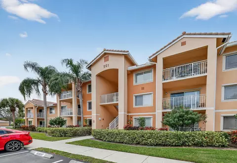 221 SW Palm Dr #104, Port Saint Lucie, FL 34986