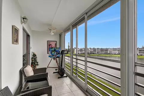 Exterior - 4089 Guildford E #E, Boca Raton, FL 33434 photo 3 of 4