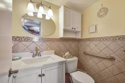 Bath - 4089 Guildford E #E, Boca Raton, FL 33434 photo 2 of 4