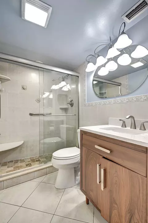 Bath - 4089 Guildford E #E, Boca Raton, FL 33434 photo 3 of 4