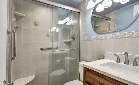 Bath - 4089 Guildford E #E, Boca Raton, FL 33434 photo 4 of 4