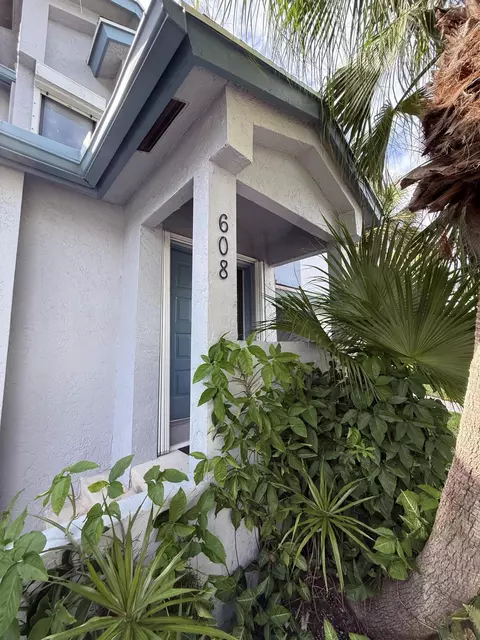 608 Harbour Pointe Way, Greenacres, FL 33413