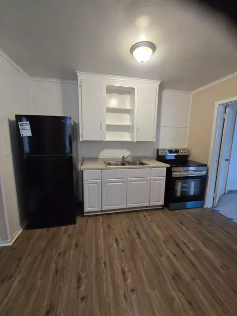 595 W 3rd St, Riviera Beach, FL 33404