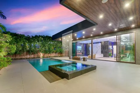 2401 NE 13th St, Fort Lauderdale, FL 33304