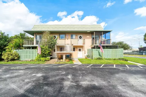 1805 Fairview Villas Dr #3, Palm Springs, FL 33406