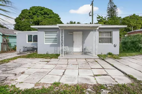 621 50th St, West Palm Beach, FL 33407