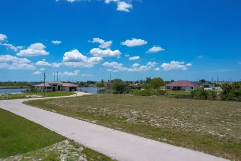 904 NW 12th Ave, Cape Coral, FL 33993