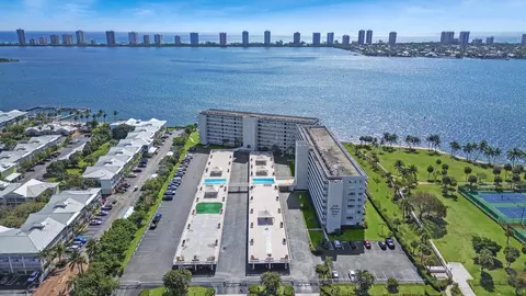 801 Lake Shr #204, Lake Park, FL 33403