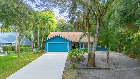 1090 SE Buttonwood SE, Stuart, FL 34997