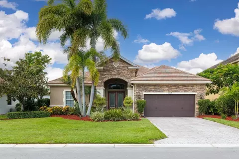 912 SW Sun Cir, Palm City, FL 34990