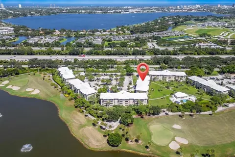 2791 Village #105, West Palm Beach, FL 33409