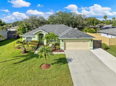 1374 SE Concha St, Port Saint Lucie, FL 34983