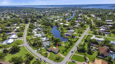 1580 NW Lakeside Trl, Stuart, FL 34994
