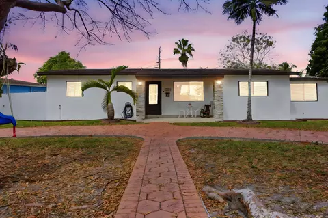 10041 Haitian Dr, Cutler Bay, FL 33189