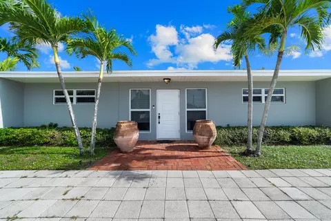 9356 Bloomfield Dr, Palm Beach Gardens, FL 33410