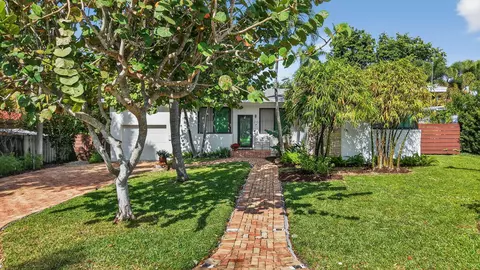 215 N Seacrest Cir, Delray Beach, FL 33444