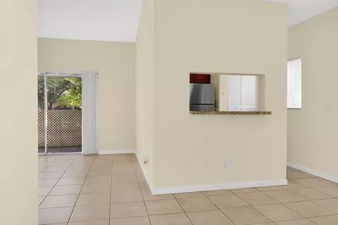 671 Cypress Lk #D21, Pompano Beach, FL 33064