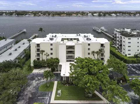 1202 S Lake Dr #105, Lantana, FL 33462