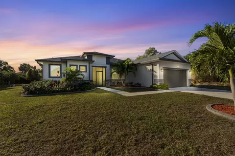 476 SW Crawfish Dr, Port Saint Lucie, FL 34953