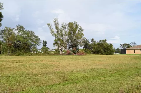 2221 NE 25th Ter, Cape Coral, FL 33909
