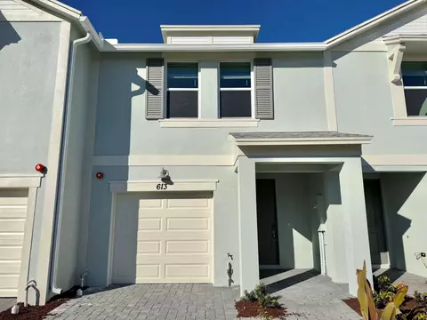 613 Salisbury Cir, Fort Pierce, FL 34982