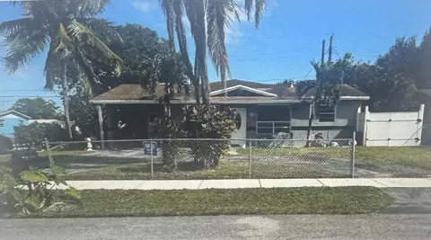 1520 NW 33rd Ter, Lauderhill, FL 33311
