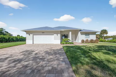 8249 SE Dharlys St, Hobe Sound, FL 33455
