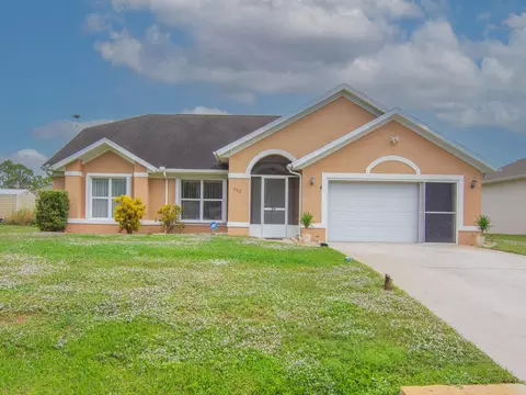 992 Seneca Ave, Sebastian, FL 32958