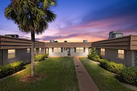 323 Seville N, Delray Beach, FL 33446