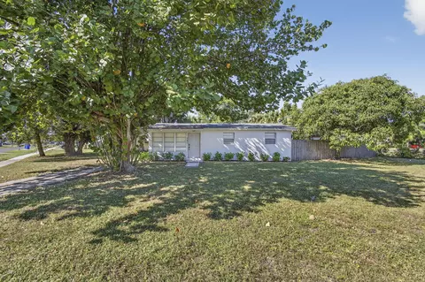751 Royal Palm Beach Blvd, Royal Palm Beach, FL 33411