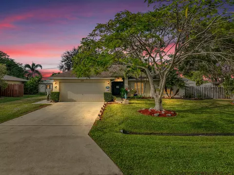 579 SE Marydale Ter, Port Saint Lucie, FL 34983