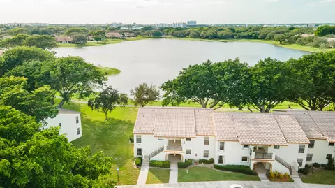 2900 Olivewood Ter #201, Boca Raton, FL 33431