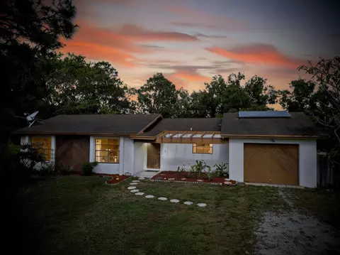 16319 E Cheltenham Dr E, Loxahatchee, FL 33470