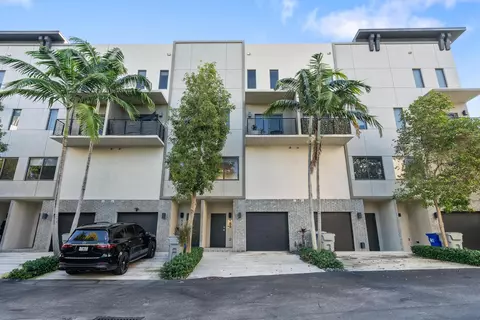 180 SE 4th Ter, Pompano Beach, FL 33060