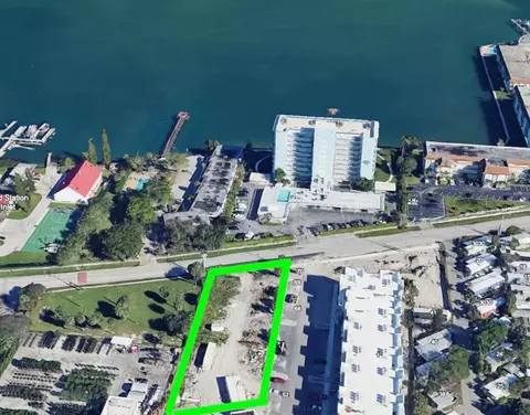 3139 Lake Shore Dr, Riviera Beach, FL 33404
