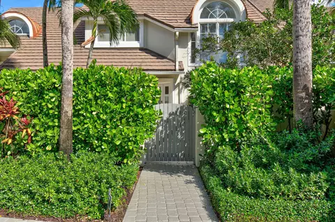2576 Muirfield Ct, Wellington, FL 33414