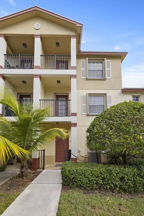 1901 SE High Springs Dr, Port Saint Lucie, FL 34952