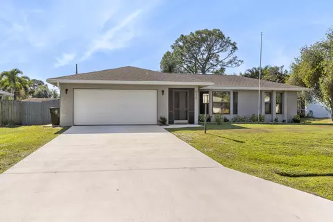 814 SE Starflower Ave, Port Saint Lucie, FL 34983