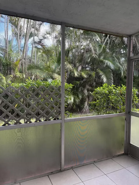 26 Golfs Edge D, West Palm Beach, FL 33417