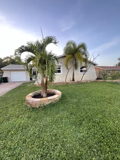 452 SW Curry St, Port Saint Lucie, FL 34983