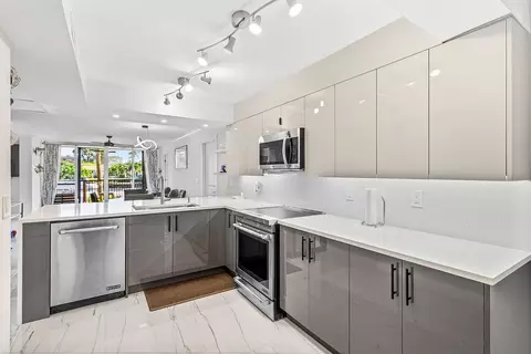 18 Royal Palm Way #109, Boca Raton, FL 33432