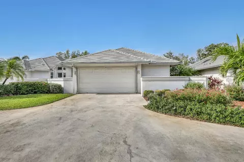 201 Orange Tree Dr, Atlantis, FL 33462