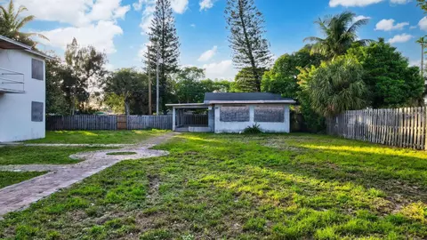 122 SW 8th Ave, Delray Beach, FL 33444