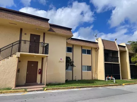 2864 NW 55th Ave #2D, Lauderhill, FL 33313